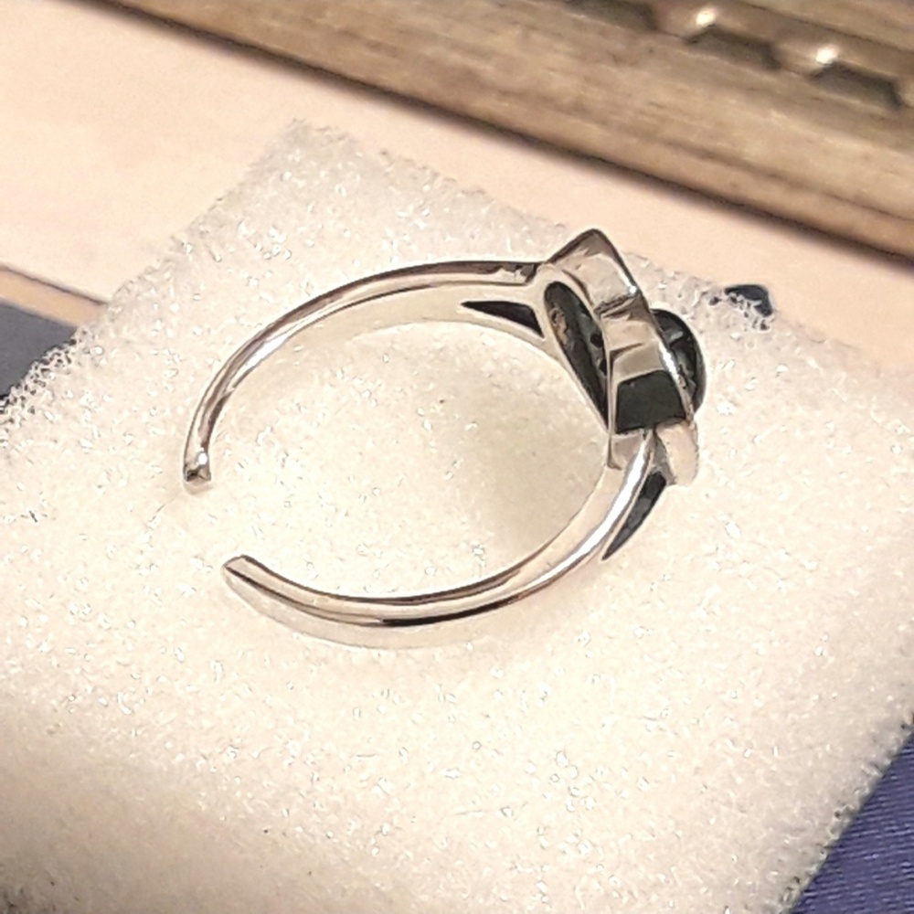 F5 NEW S925 Heart Ring with CZ stones - Picture 5 of 8